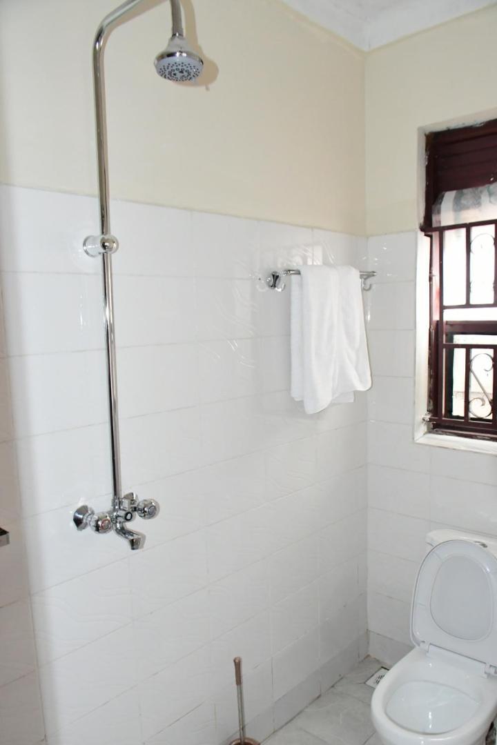 Golden Cherries Guest House Jinja Bagian luar foto