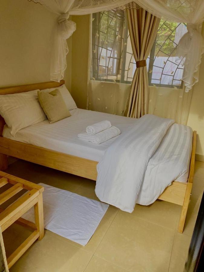 Golden Cherries Guest House Jinja Bagian luar foto