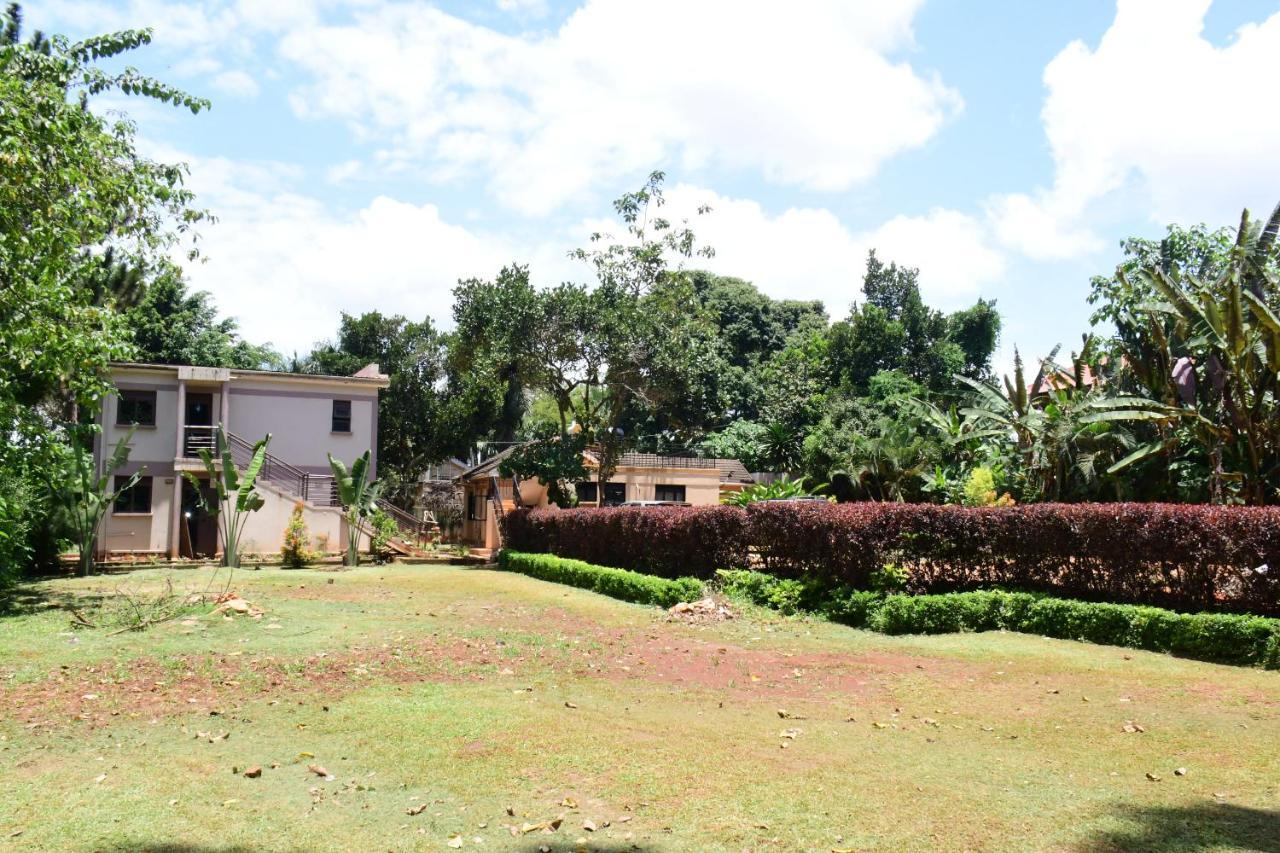 Golden Cherries Guest House Jinja Bagian luar foto