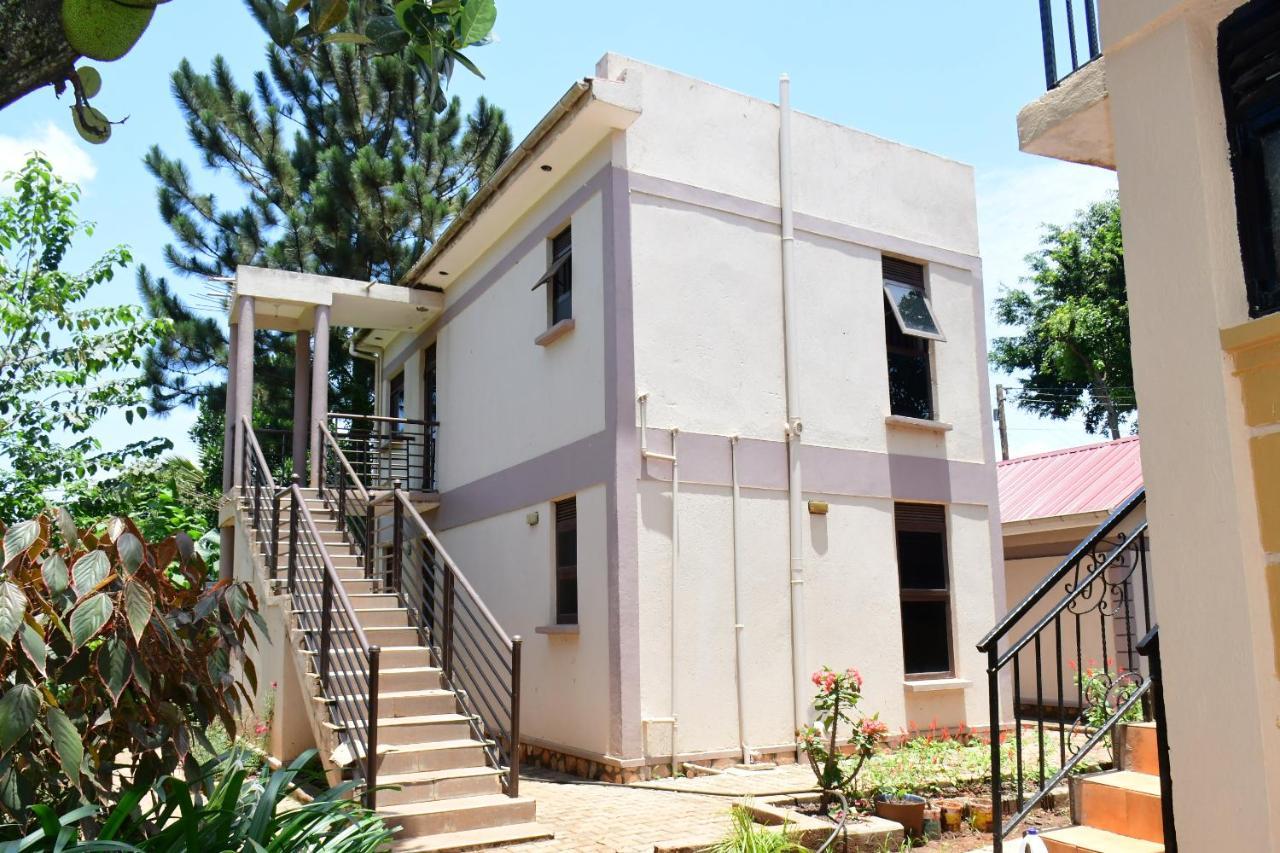 Golden Cherries Guest House Jinja Bagian luar foto