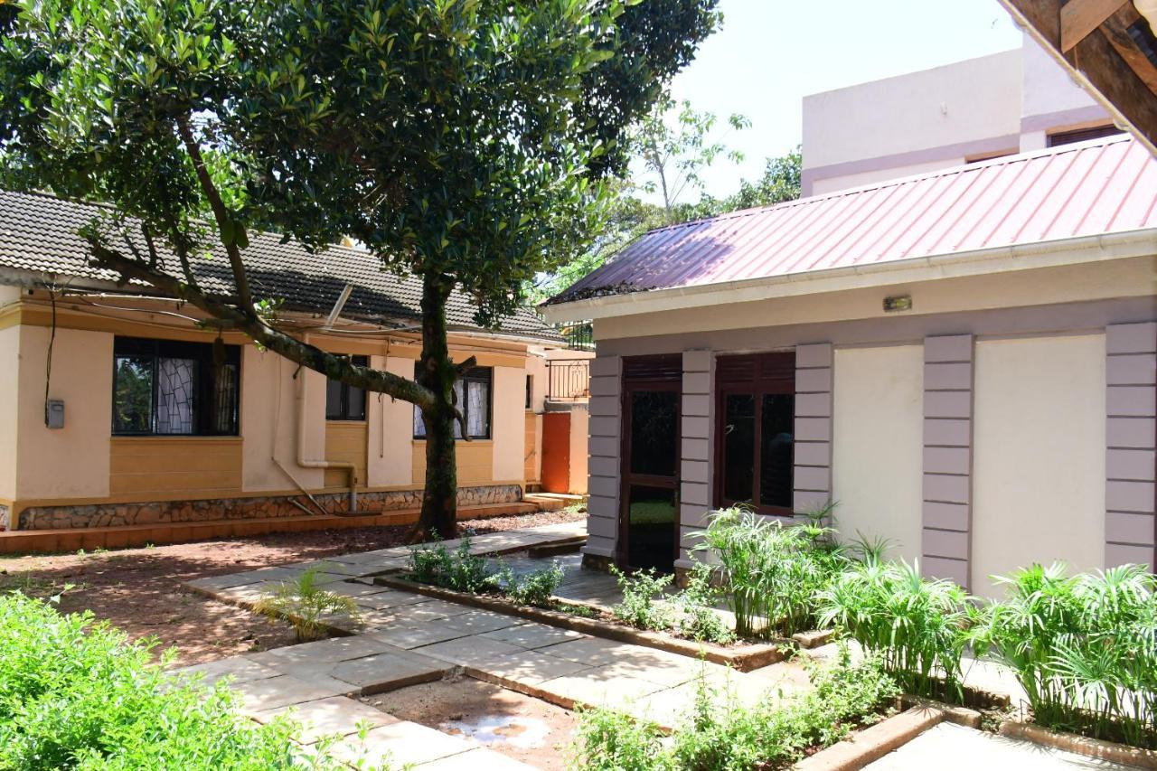 Golden Cherries Guest House Jinja Bagian luar foto