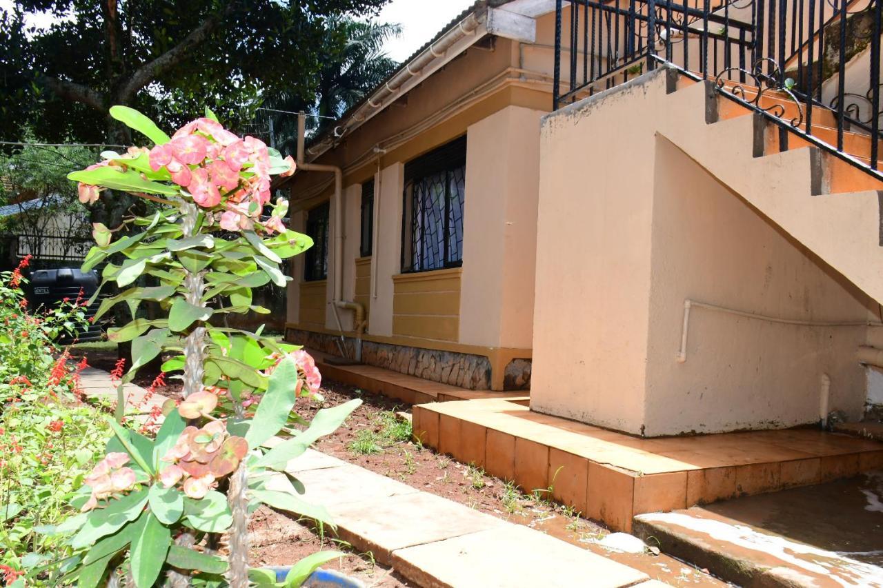 Golden Cherries Guest House Jinja Bagian luar foto