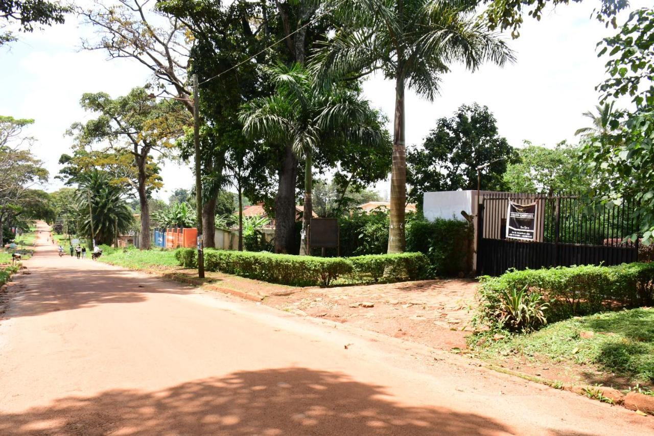 Golden Cherries Guest House Jinja Bagian luar foto